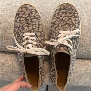 Reef leopard lace ups